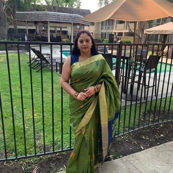Poshmark profile picture for @mamtasingh